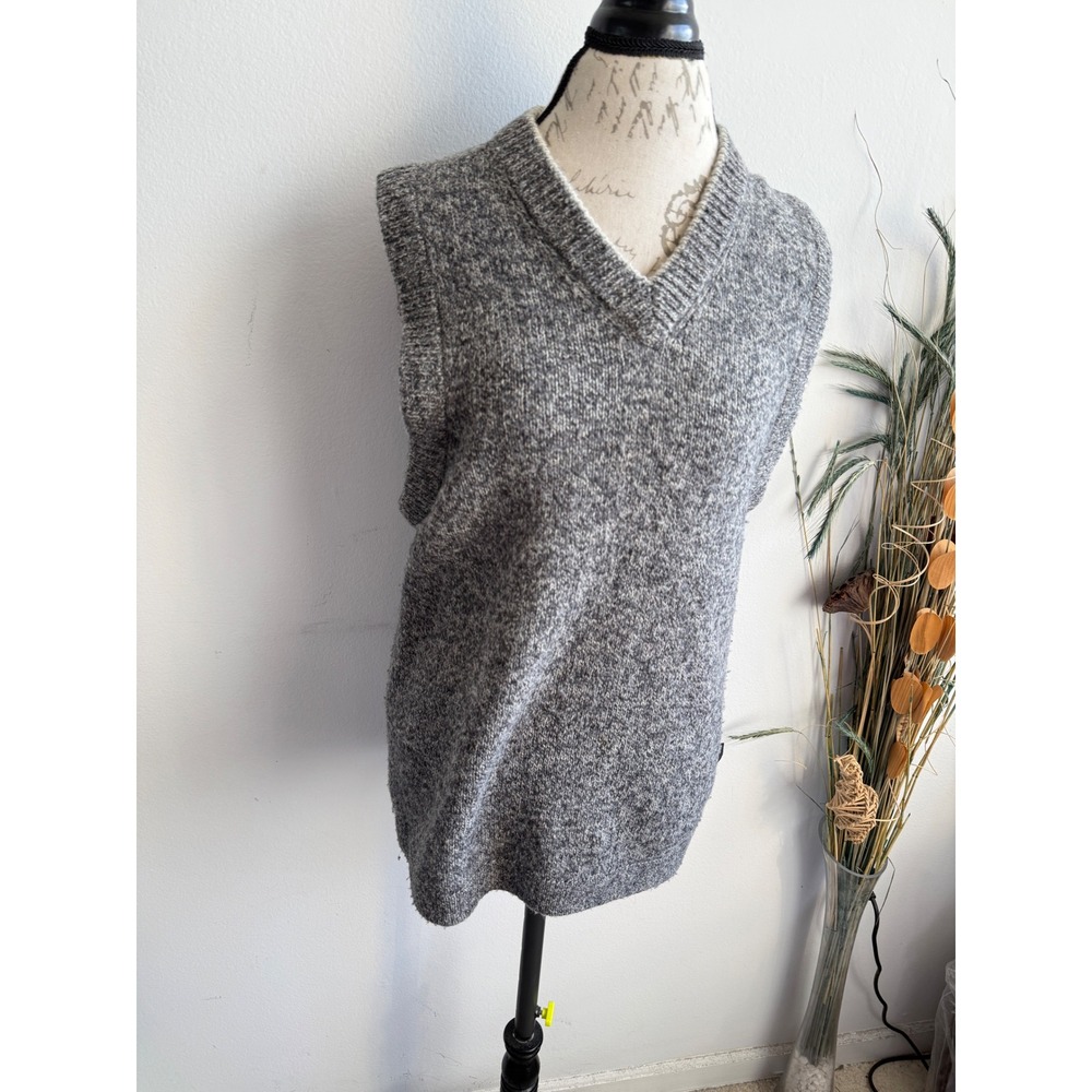 Woolrich Mens Charcoal Heather Grey Wool Blend V-Neck Sweater Vest Size M 9334